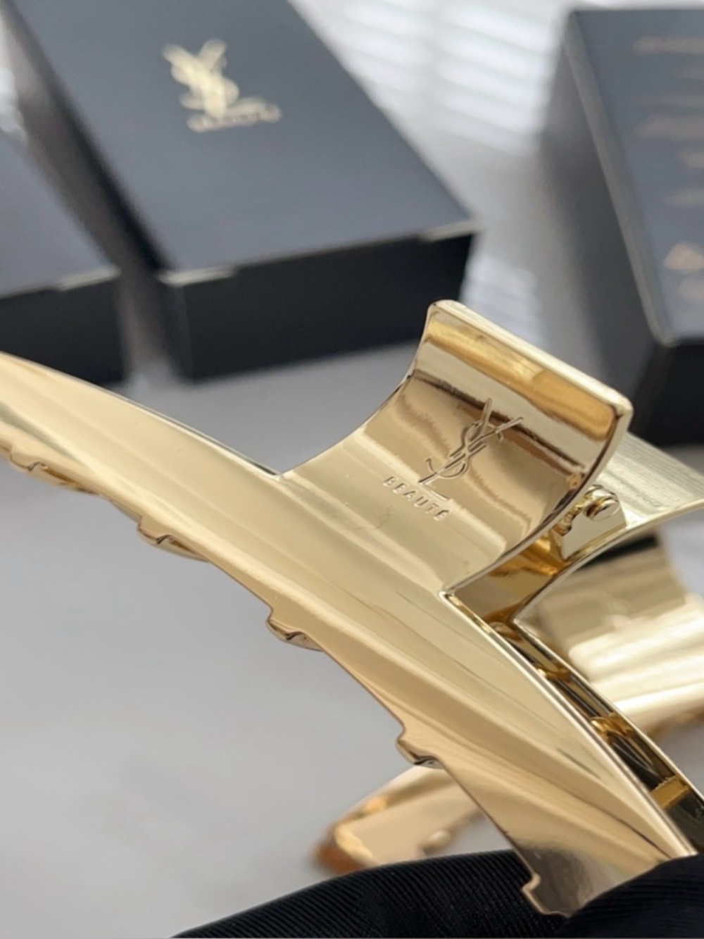 YSL. Beauty gift Gold Metal Hair Clip